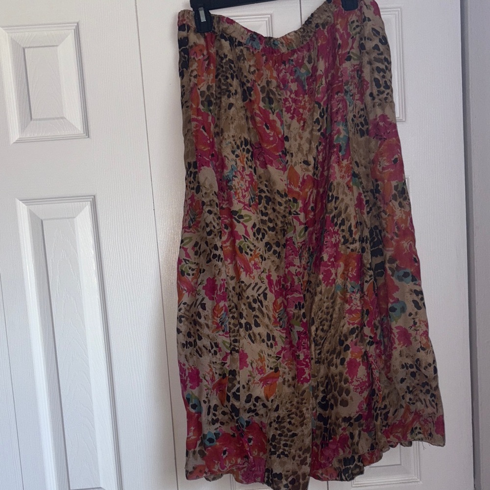 Chic Floral and Leopard Print Midi Skirt